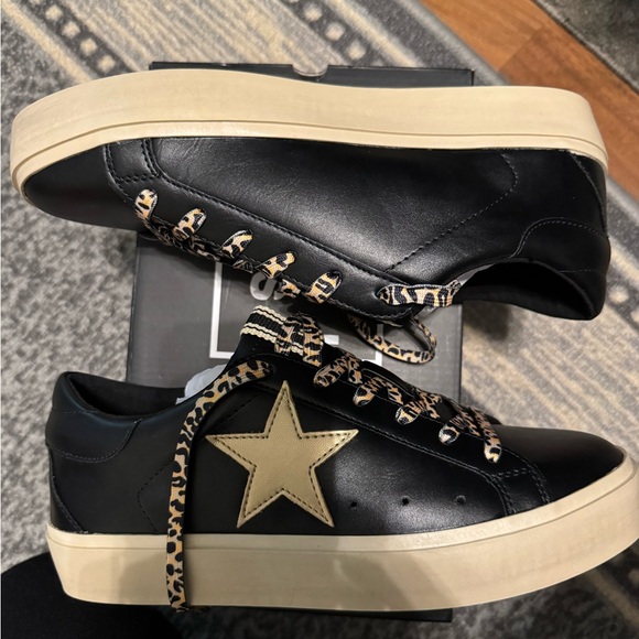 Stylish Black and Gold Women's Sneakers - Picture 2 of 9